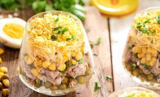 Слоёный салат с тунцом
