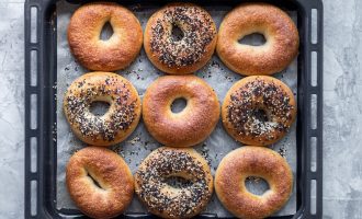 Бублики с маком и кунжутом