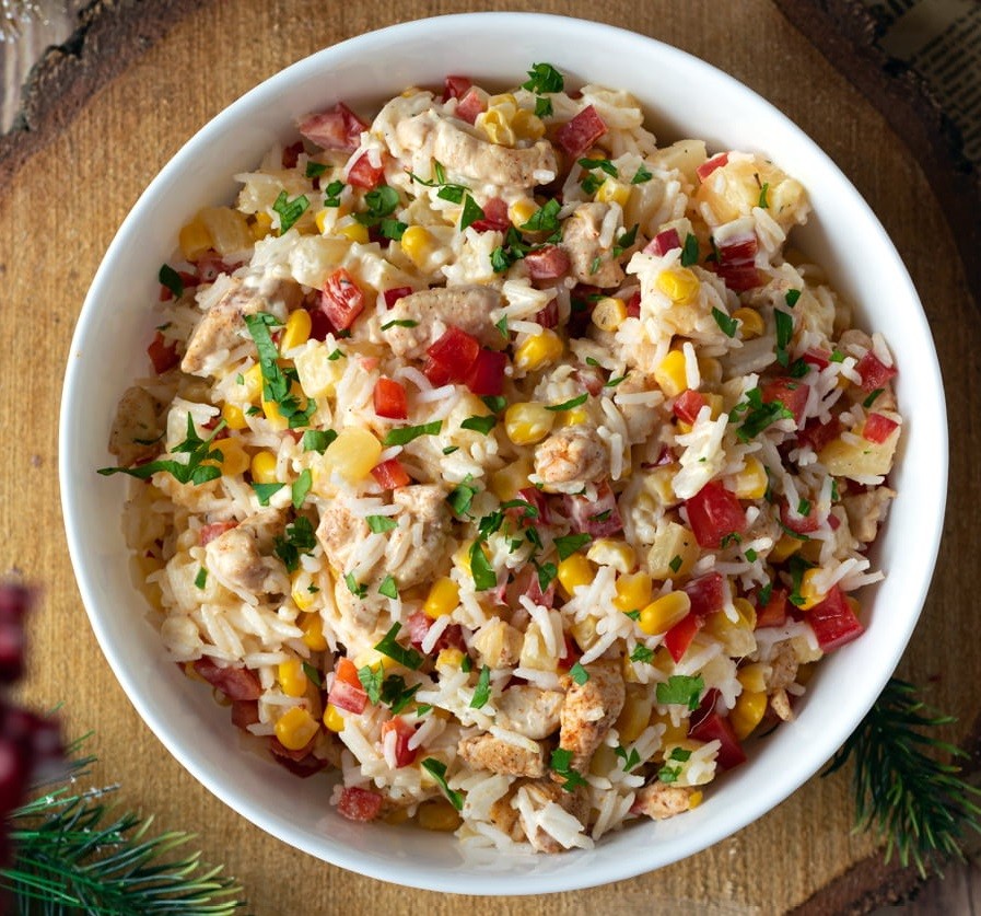 салат с рисом, курицей и ананасом