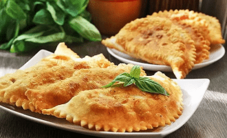 Чебуреки с мясом