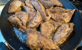 печень с луком и яблоком