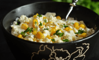 Салат из цветной капусты с кукурузой