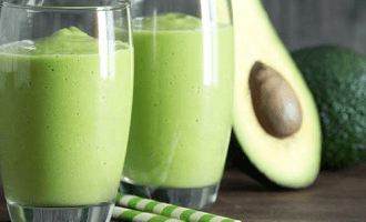 Смузи из зеленого авокадо