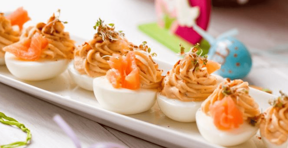 Фаршированные яйца с лососем