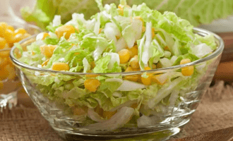 Салат из пекинской капусты с жареными шампиньонами