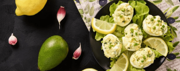 Яйца фаршированные авокадо