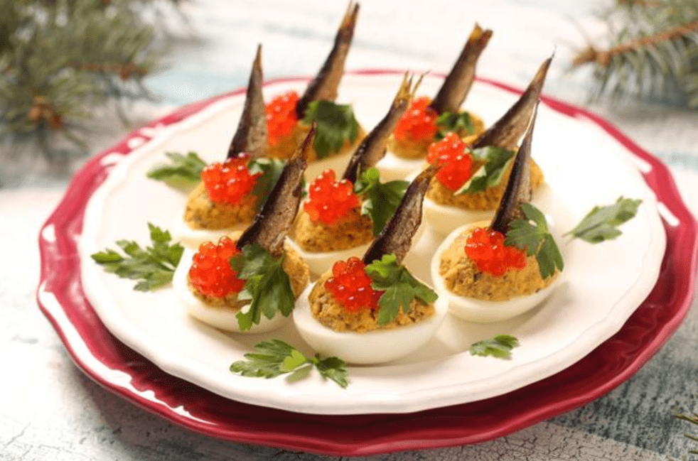 Яйца фаршированные шпротами