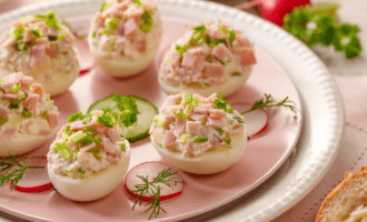 Яйца фаршированные ветчиной