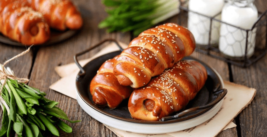 Сосиски в дрожжевом тесте